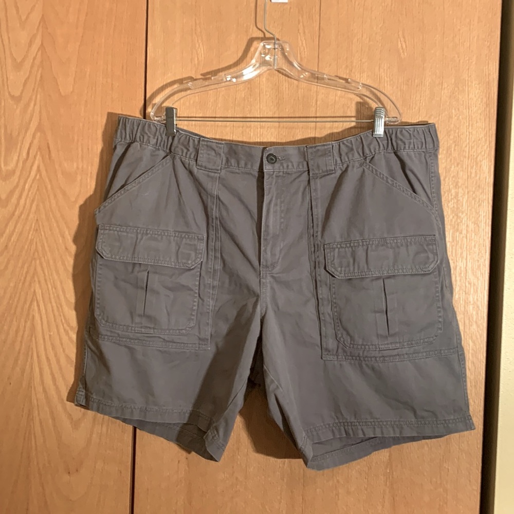 Croft & Barrow 48 x 8.5” side elastic waist gray cotton twill cargo shorts men